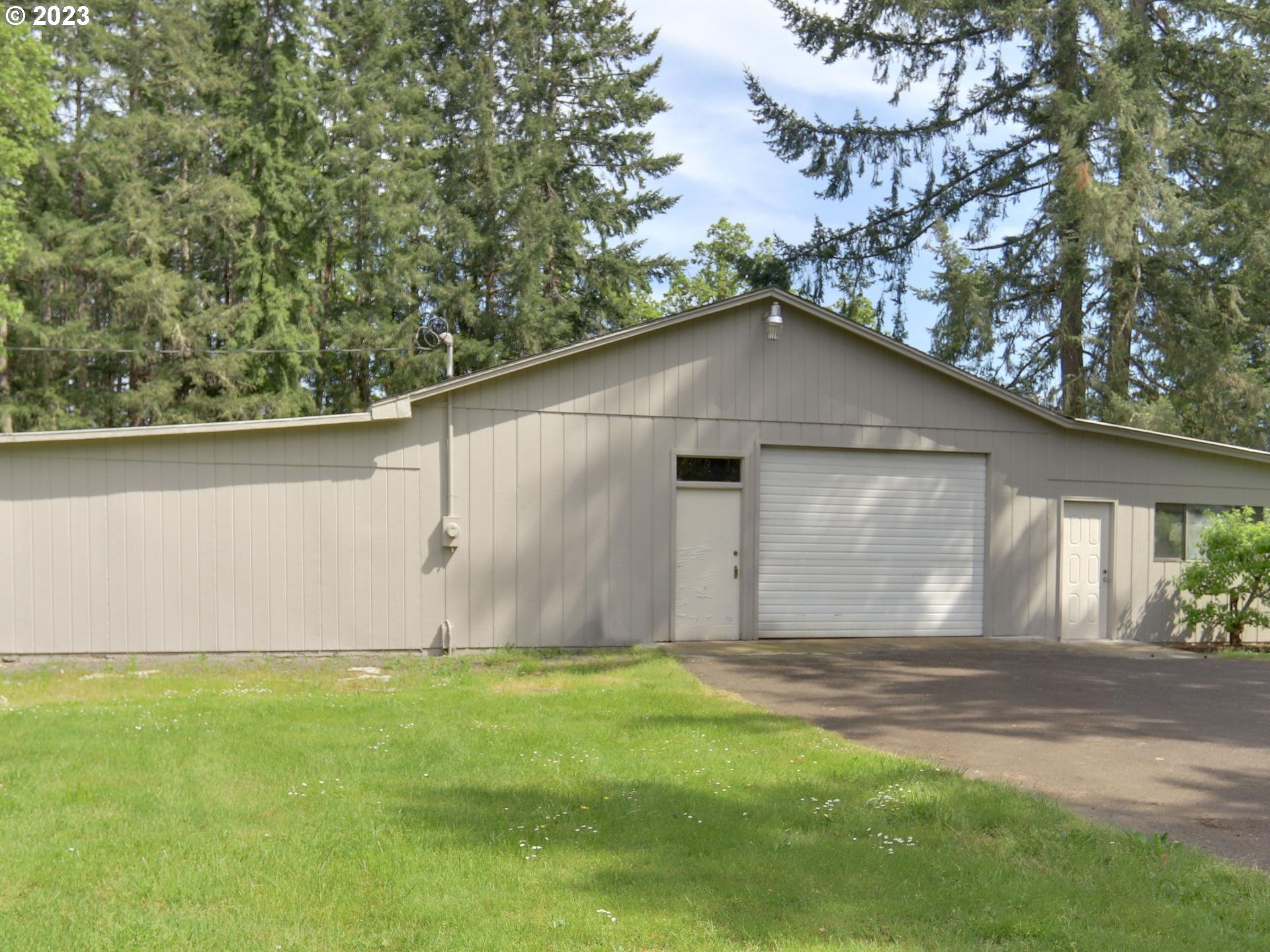 24347 Southeast Filbert Road Eagle Creek, OR 97022 - Photo 40 of 48 a backyard of a house