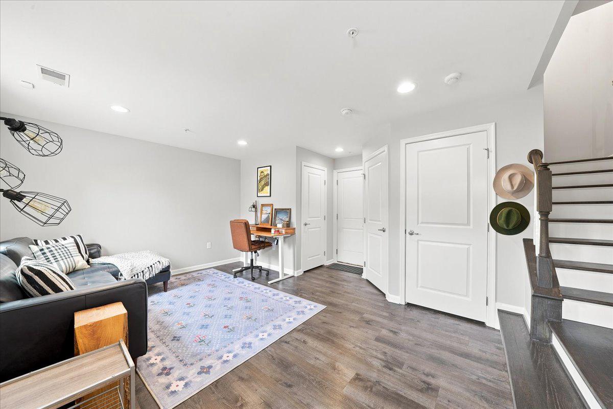 Welcome to this good as new townhome