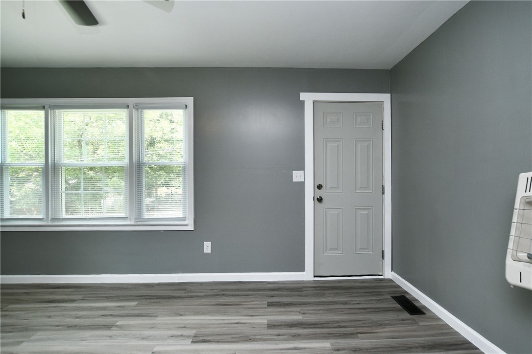 102 Hunter Street Anderson, SC 29625 - Photo 21 of 31 Living room photo 2