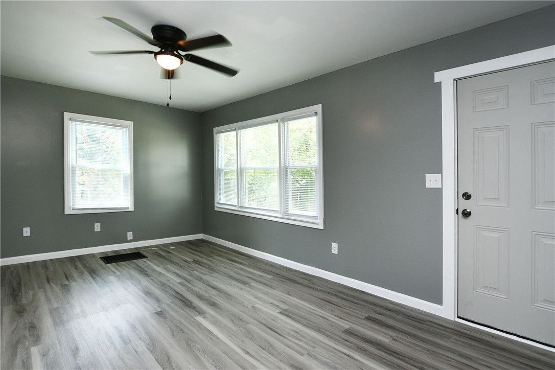 102 Hunter Street Anderson, SC 29625 - Photo 22 of 31 Living room photo 3