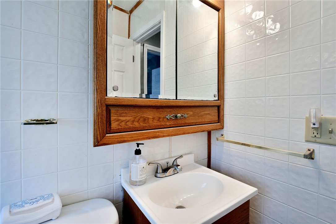 102 Hunter Street Anderson, SC 29625 - Photo 26 of 31 Bath pic. 2