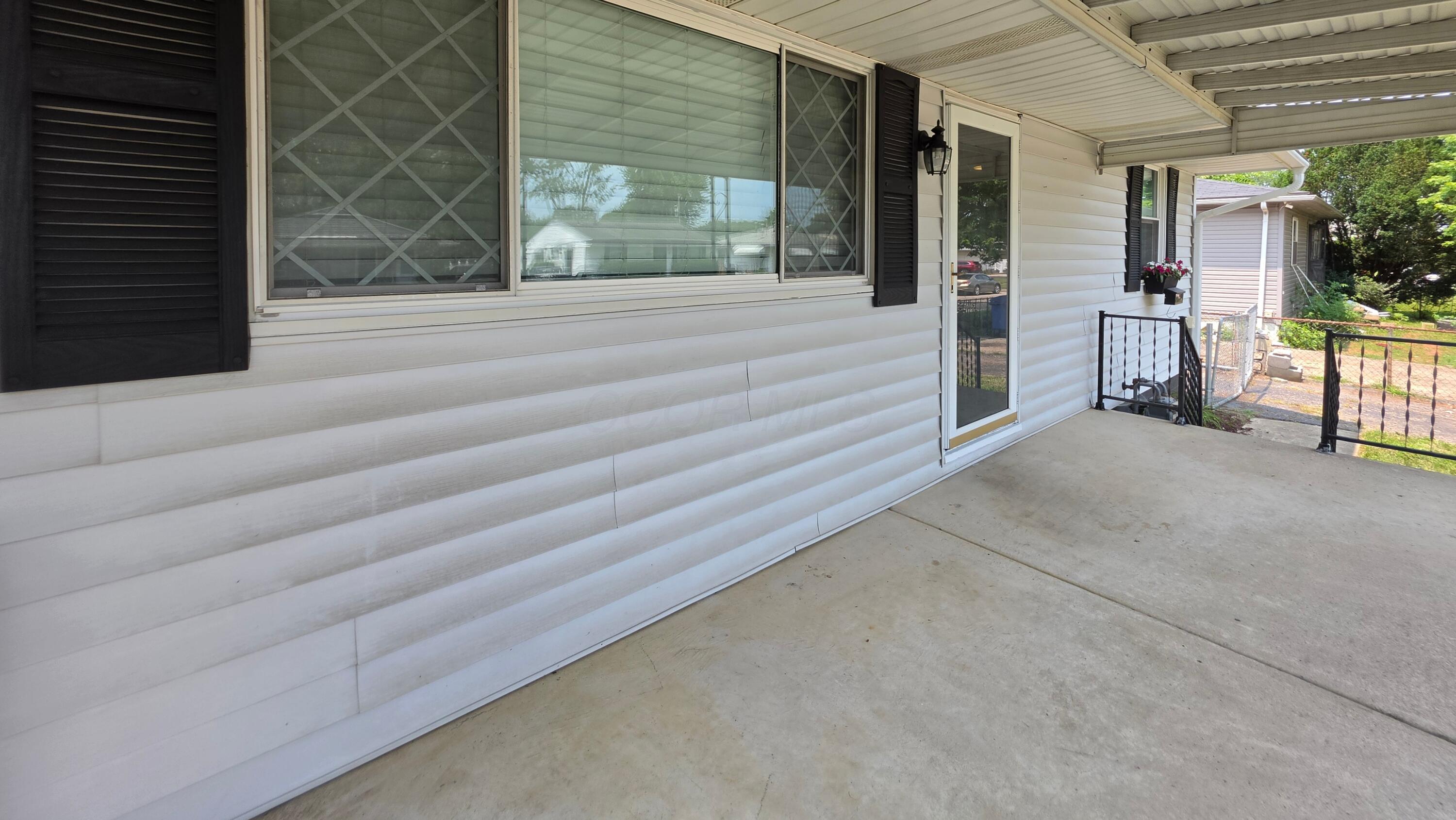 3137 Hillgate Road Columbus, OH 43207 - Photo 3 of 36 Covered front porch