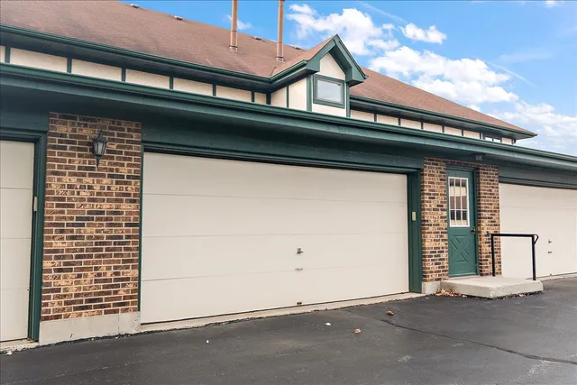 $250,000 | 8058 Autobahn Drive South, Unit 202, Palos Park, IL 60464