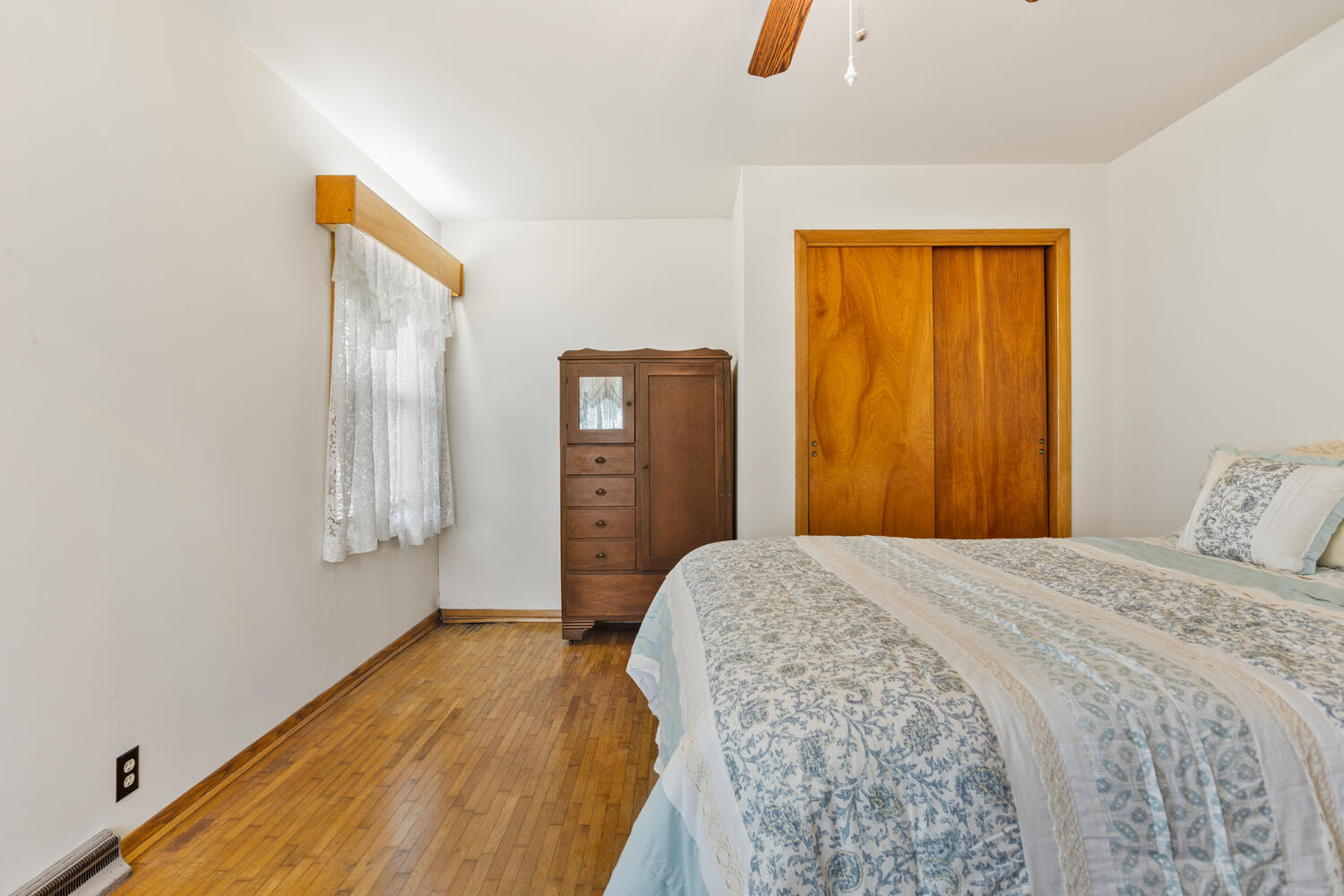 509 East Oak Street Chatsworth, IL 60921 - Photo 18 of 33 a bedroom with a bed and wooden floor