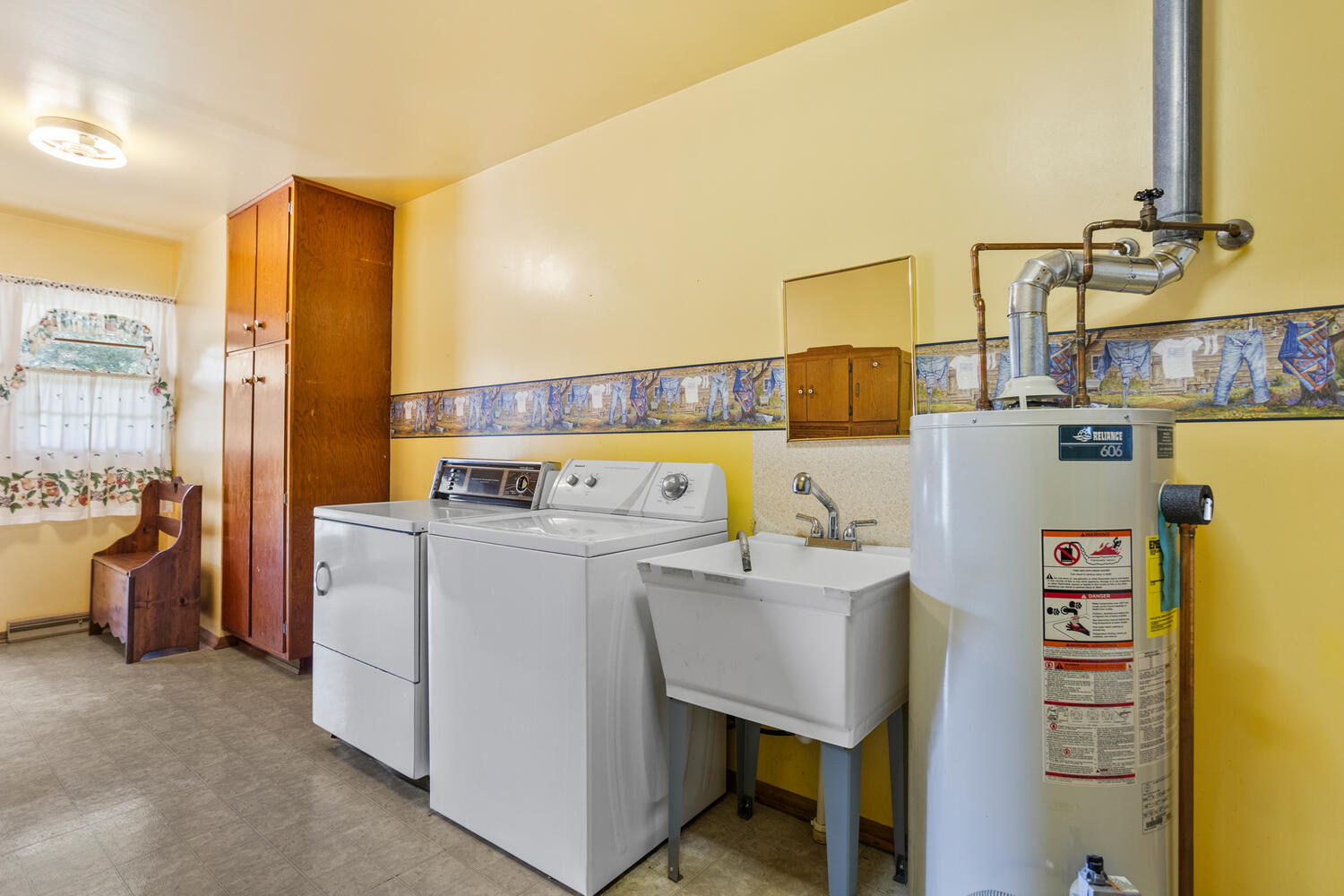 509 East Oak Street Chatsworth, IL 60921 - Photo 25 of 33 a utility room with dryer and washer