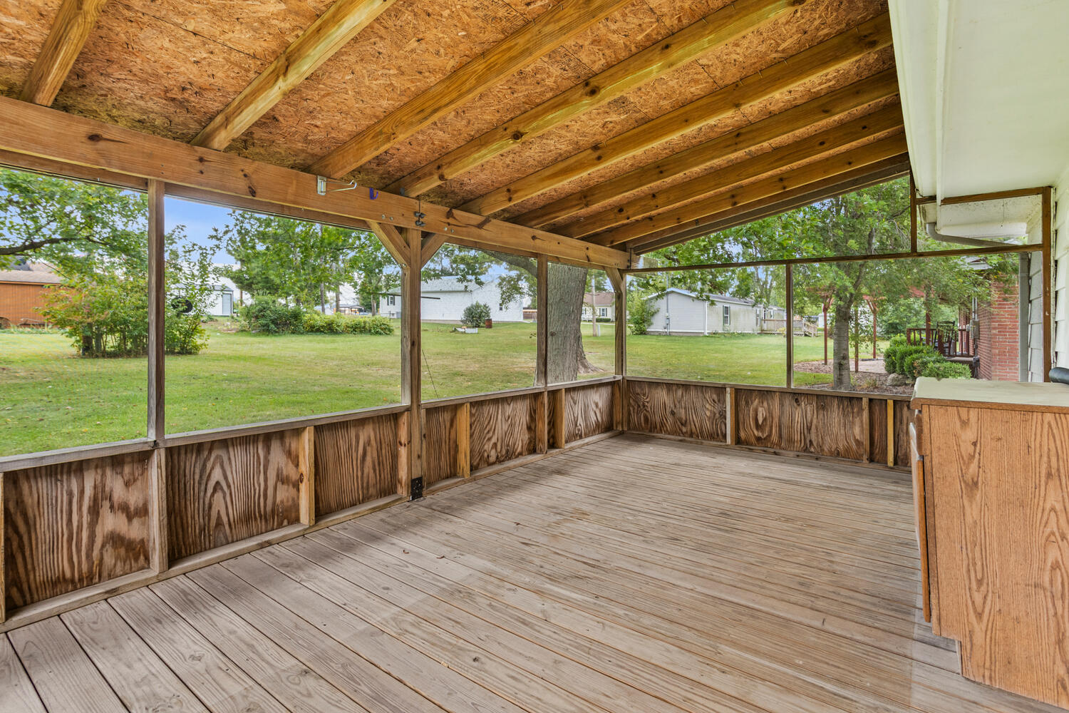 509 East Oak Street Chatsworth, IL 60921 - Photo 27 of 33 a view of deck with wooden floor and outdoor space