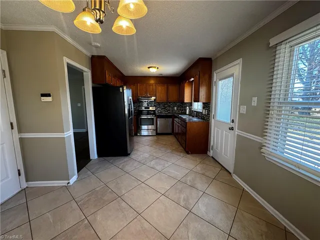 $1,695 | 336 Cheltenham Drive, Winston-Salem, NC 27103