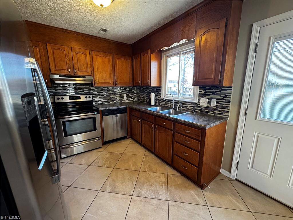 336 Cheltenham Drive Winston-Salem, NC 27103 - Photo 5 of 17