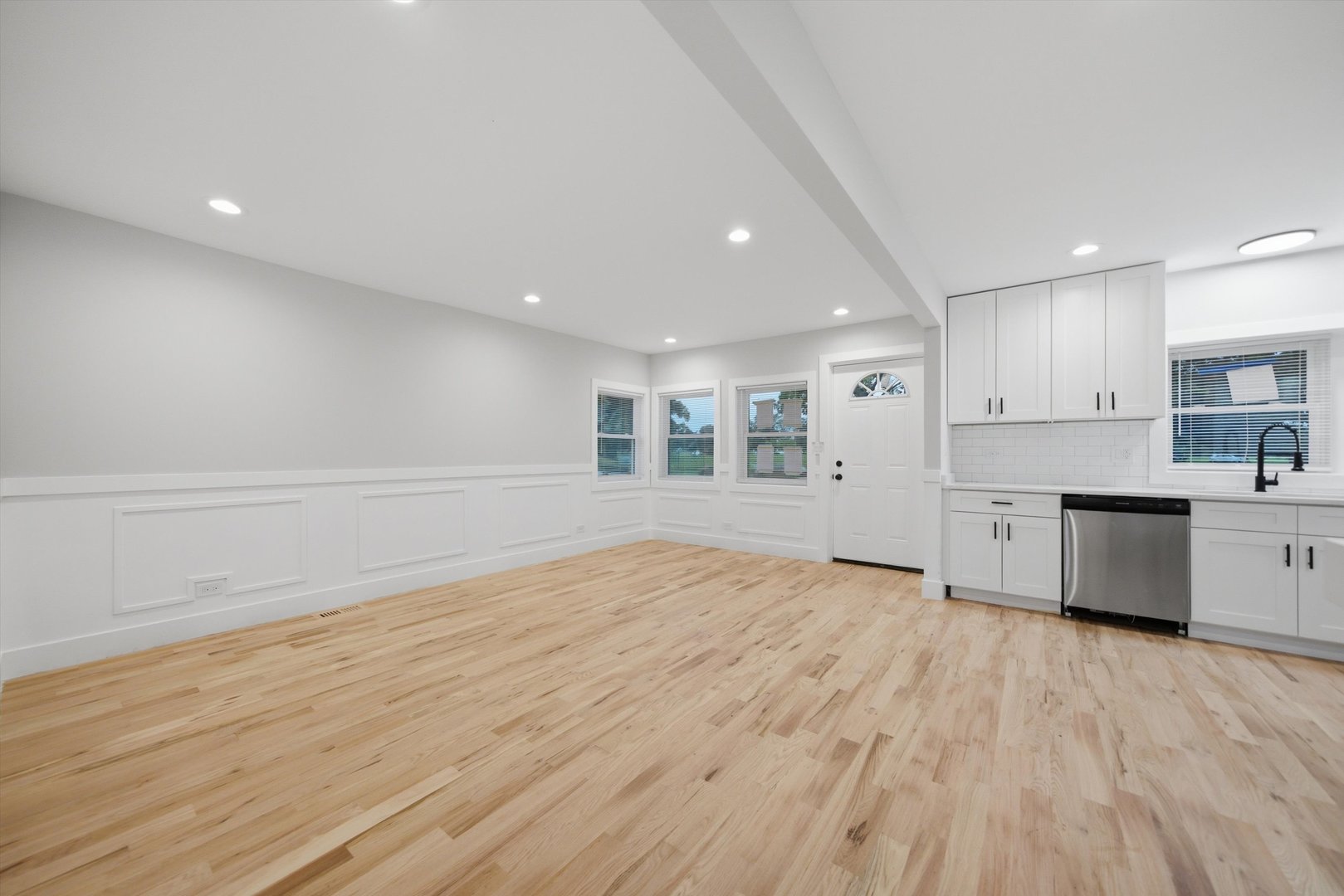 1327 South Wolf Road Hillside, IL 60162 - Photo 2 of 26 Gallery Image 2