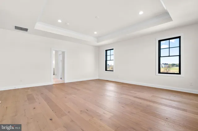 a view of deck with a garden