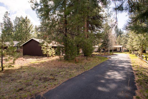 60220 Cinder Butte Road Bend, OR 97702 - Photo 1 of 21 Cinder Butte front drive