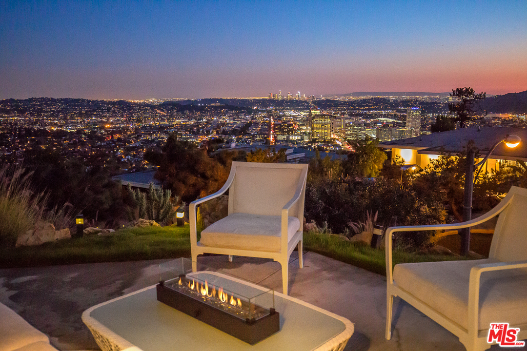 1840 Deermont Road Glendale, CA 91207 - Photo 2 of 32