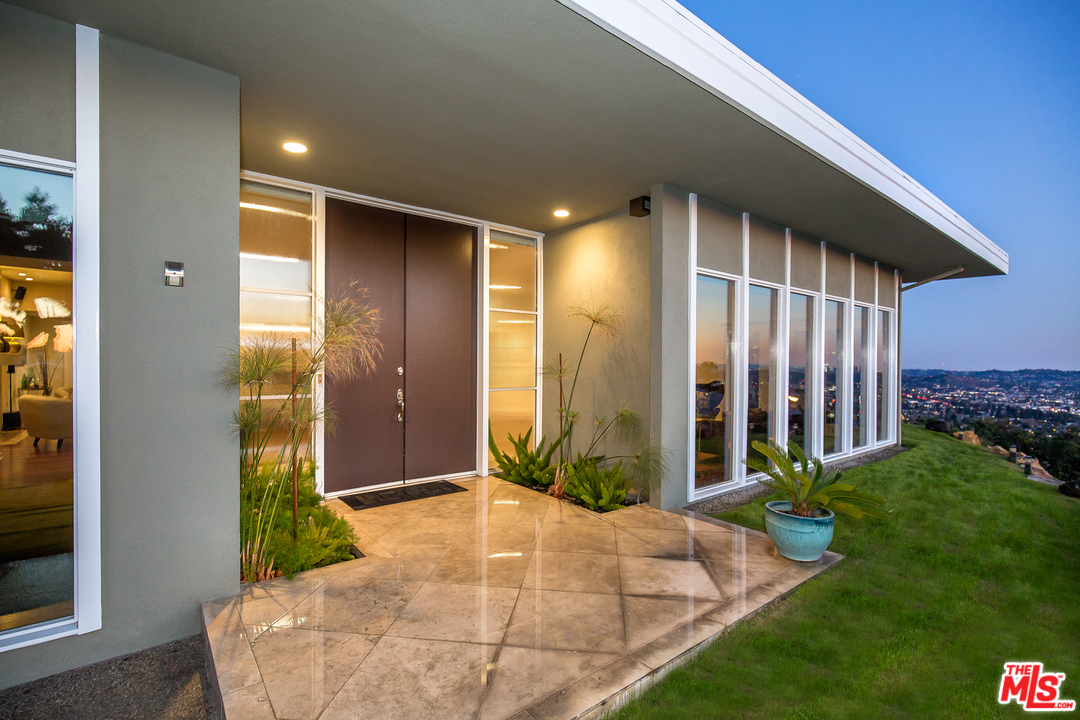 1840 Deermont Road Glendale, CA 91207 - Photo 3 of 32