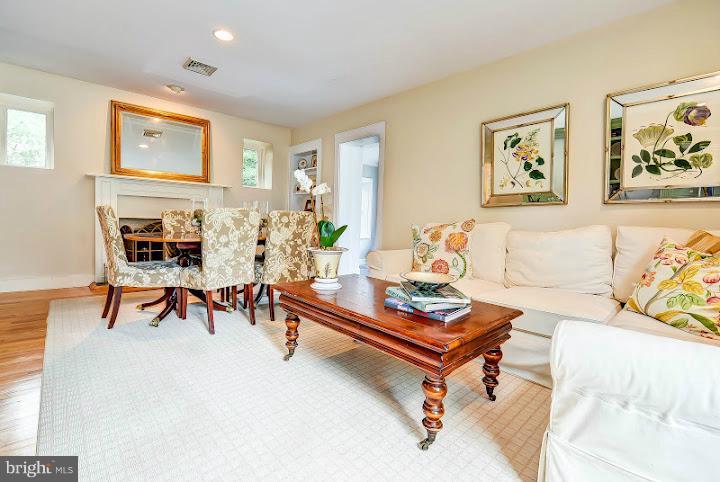 8316 Fort Hunt Road Alexandria, VA 22308 - Photo 16 of 30 Family Room