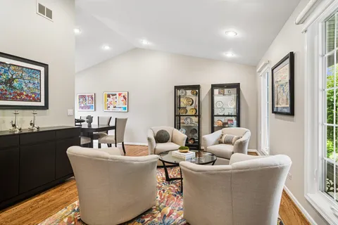 $599,000 | 631 Thompson Boulevard, Buffalo Grove, IL 60089