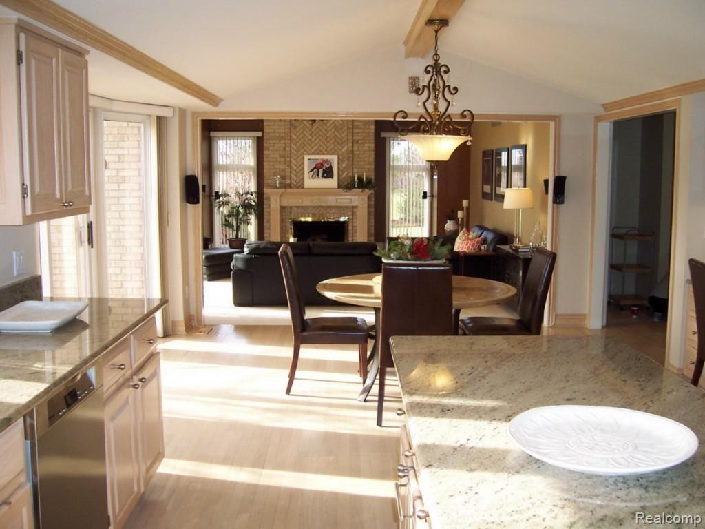 2953 Baytree Court Rochester, MI 48306 - Photo 13 of 34 Breakfast Room Open To Family Room