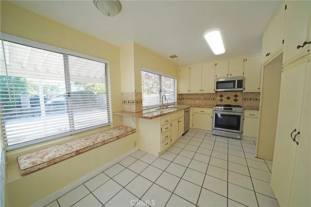 $4,250 | 27767 Crookshank Drive, Saugus, CA 91350