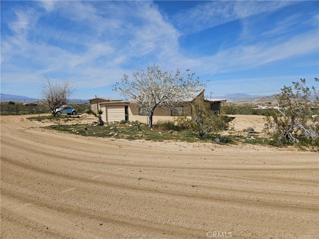 5566 Oleta Road Johnson Valley, CA 92285 - Photo 10 of 48 a view of a terrace space