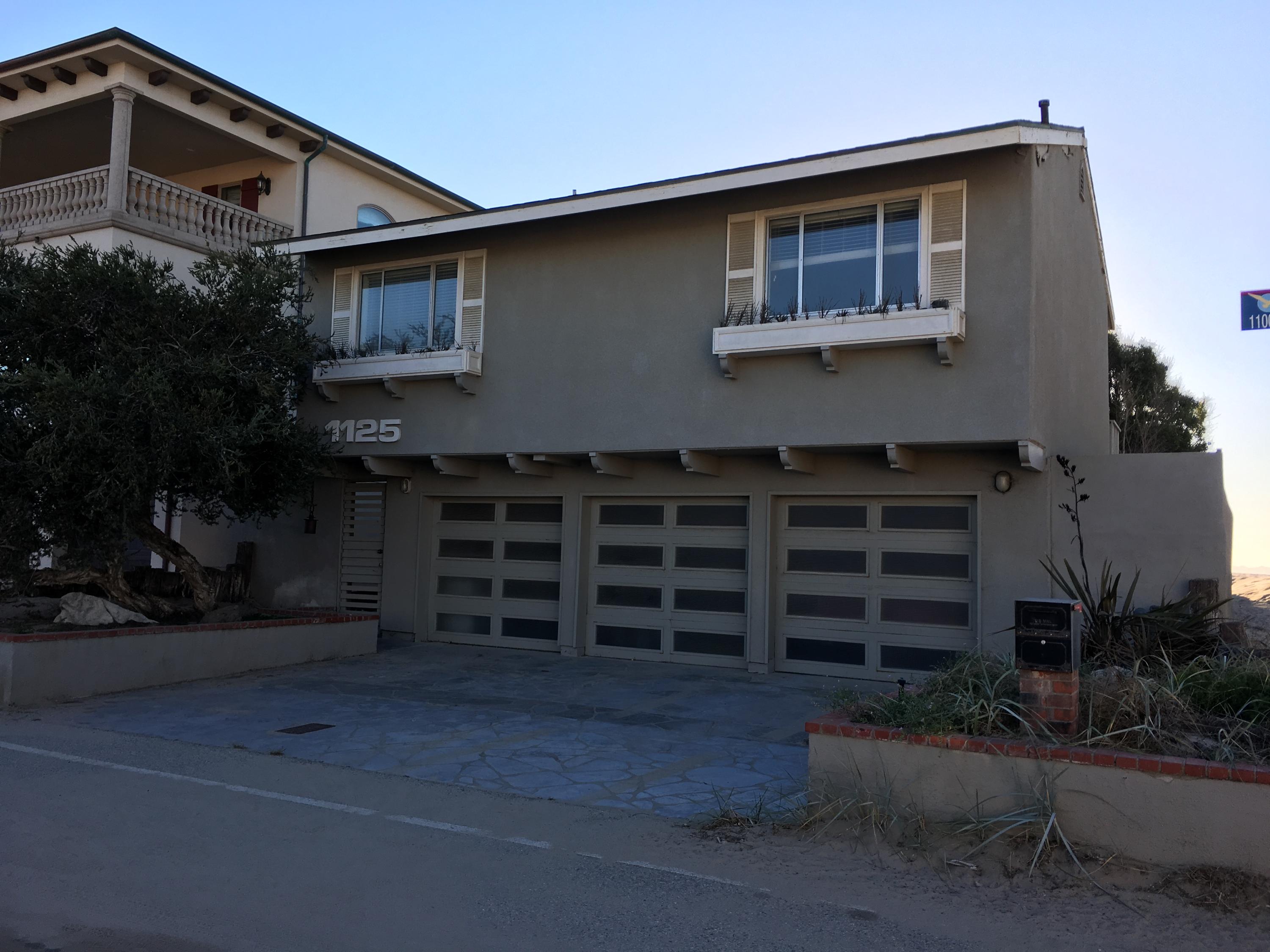1125 Capri Way Oxnard, CA 93035 - Photo 1 of 3 a front view of a house with a yard
