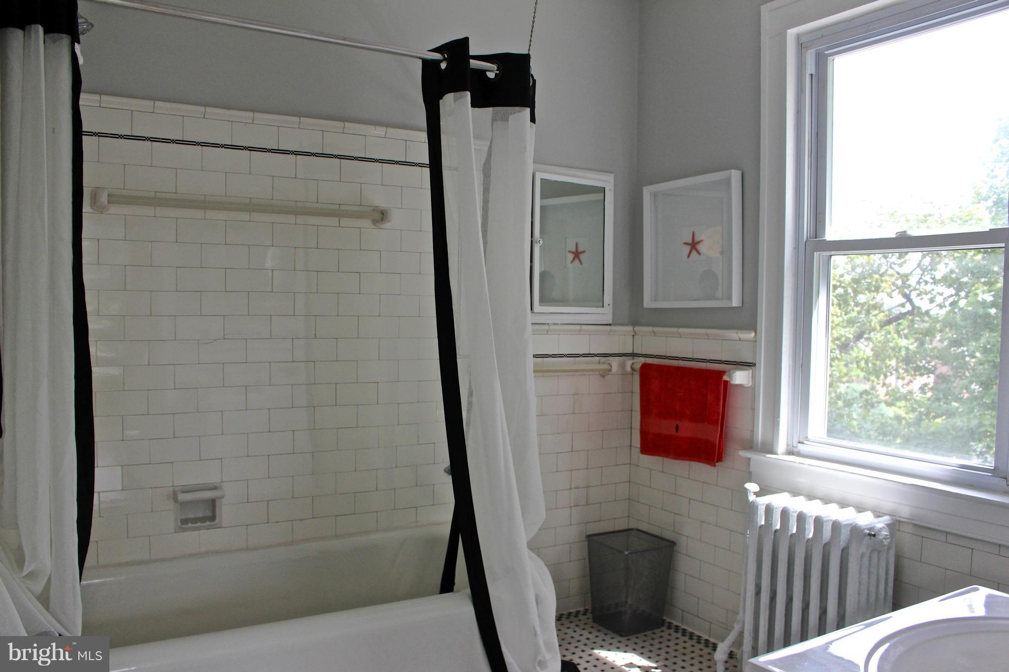 3700 Hilton Road Baltimore, MD 21215 - Photo 18 of 30 Bath (Master)
