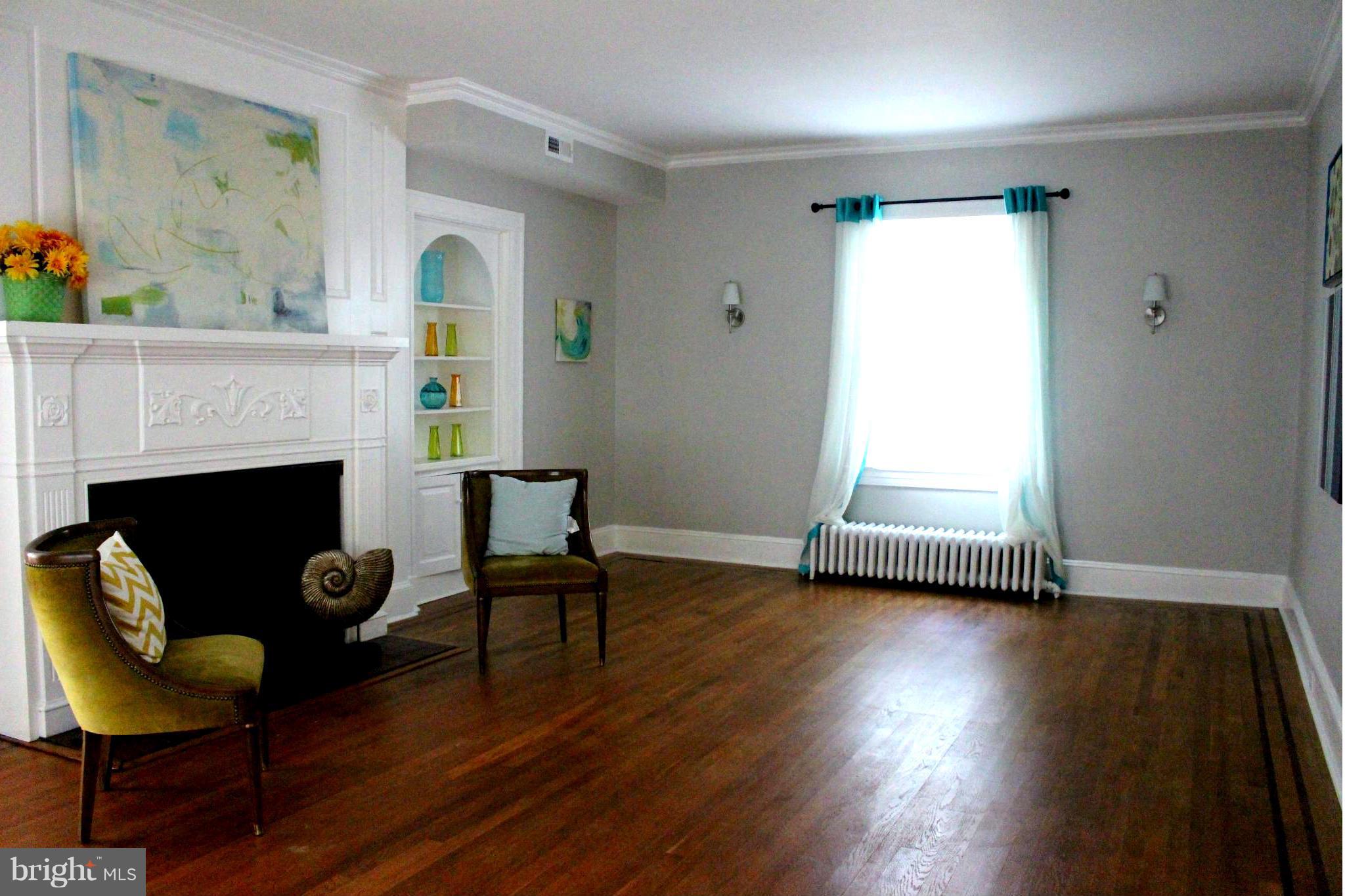 3700 Hilton Road Baltimore, MD 21215 - Photo 3 of 30 Living Room