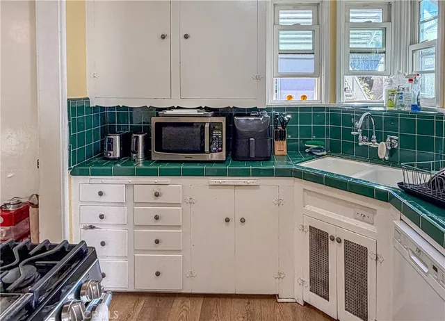 $1,199,000 | 121 North Myers Street, Burbank, CA 91506