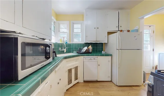 $1,199,000 | 121 North Myers Street, Burbank, CA 91506