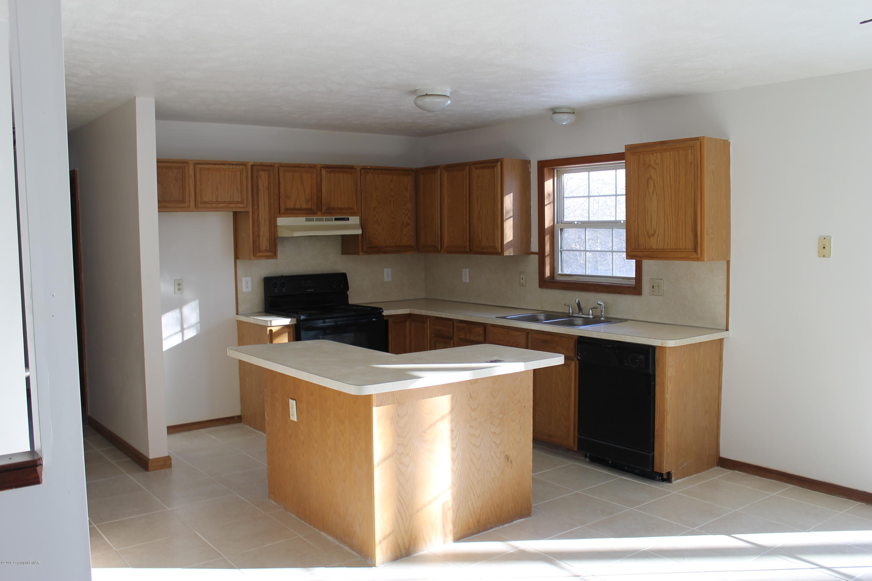 207 Dorset Road Tobyhanna, PA 18466 - Photo 10 of 17 IMG_1207