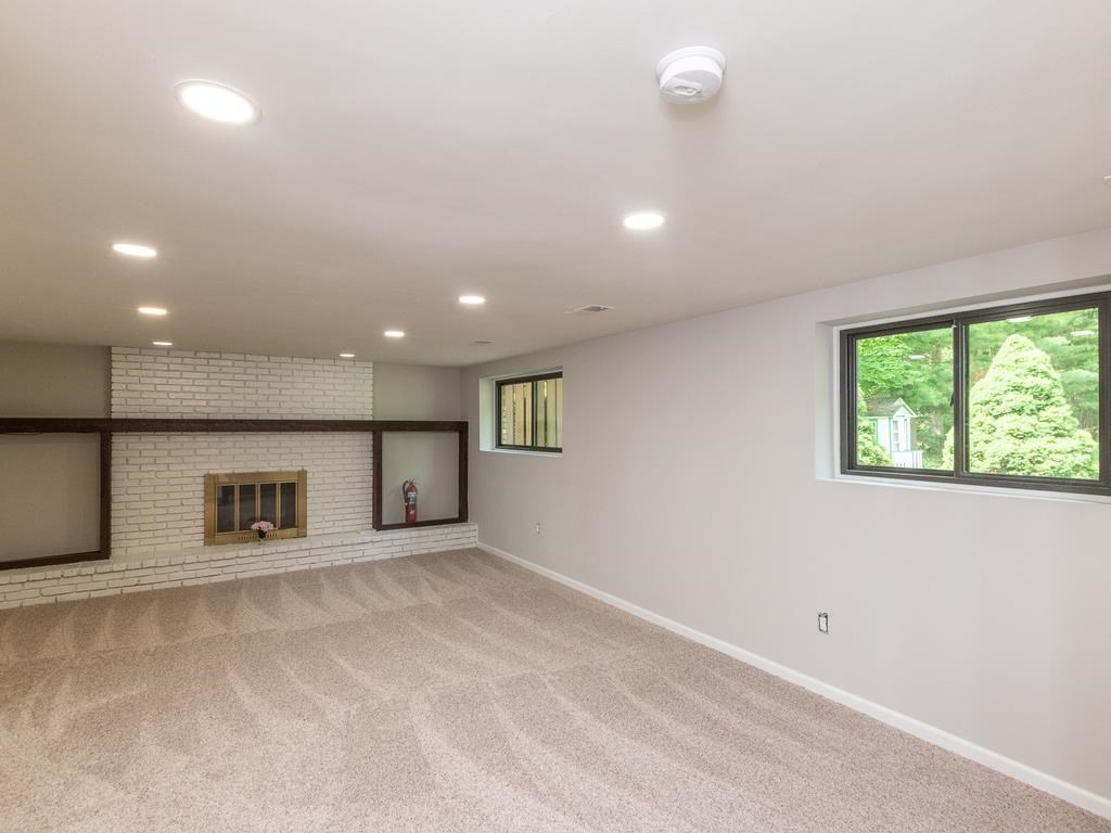 56789 Schoenherr Road Utica, MI 48315 - Photo 35 of 56 50048938-34.JPG