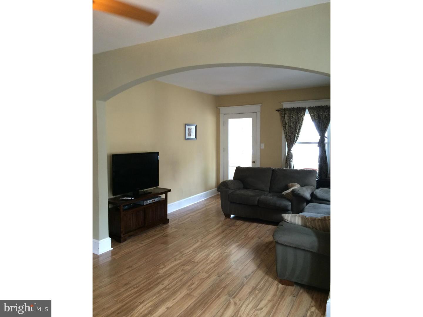 416 Delaware Avenue Riverside, NJ 08075 - Photo 4 of 15 Living Room