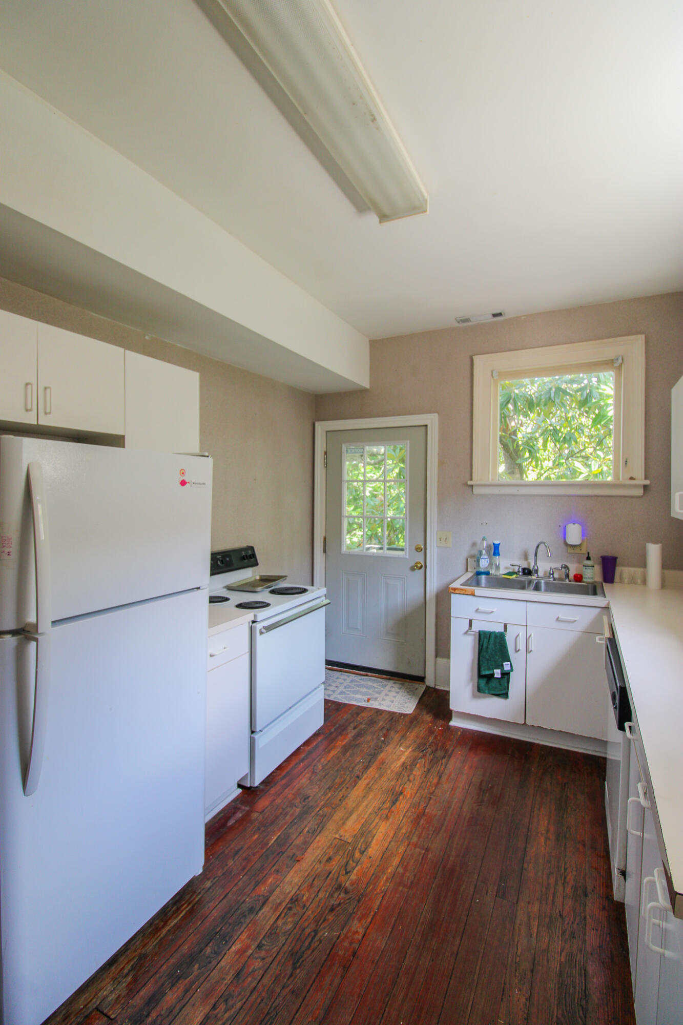 208 Calhoun Street, Unit B Charleston, SC 29401 - Photo 8 of 13 IMG_4090
