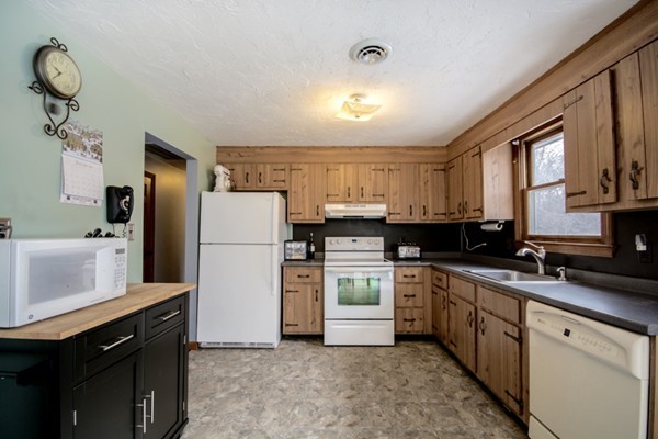 66 Rockland Street Easton, MA 02356 - Photo 5 of 25 Gallery Image 5