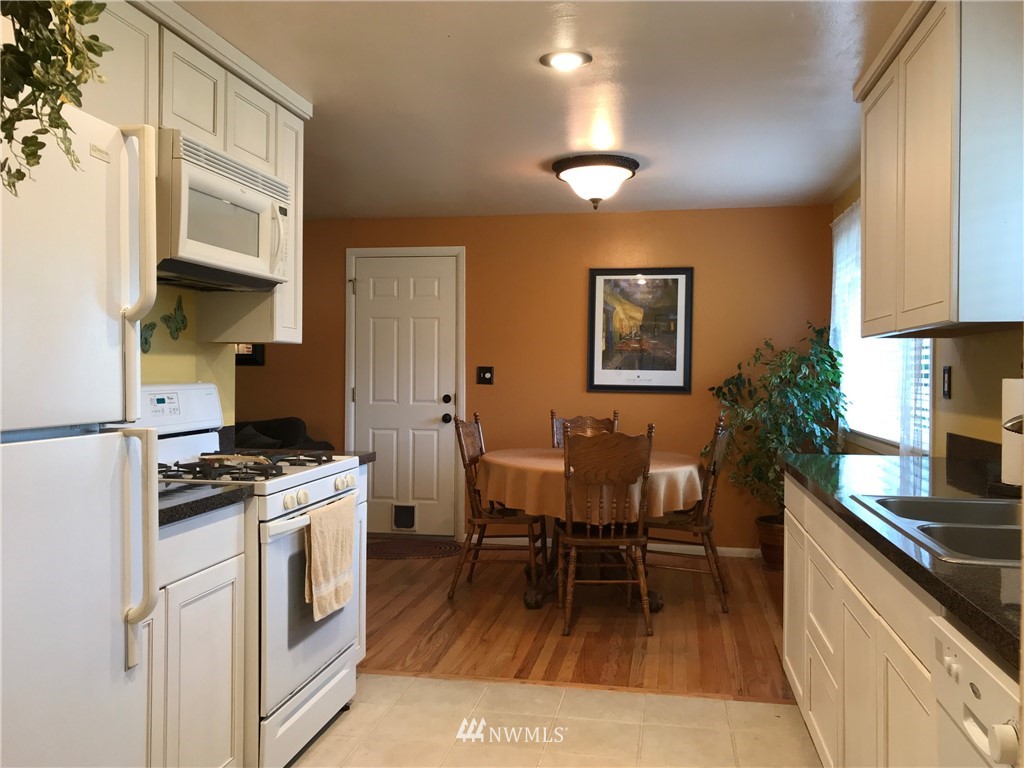 5706 Highland Road Everett, WA 98203 - Photo 3 of 16