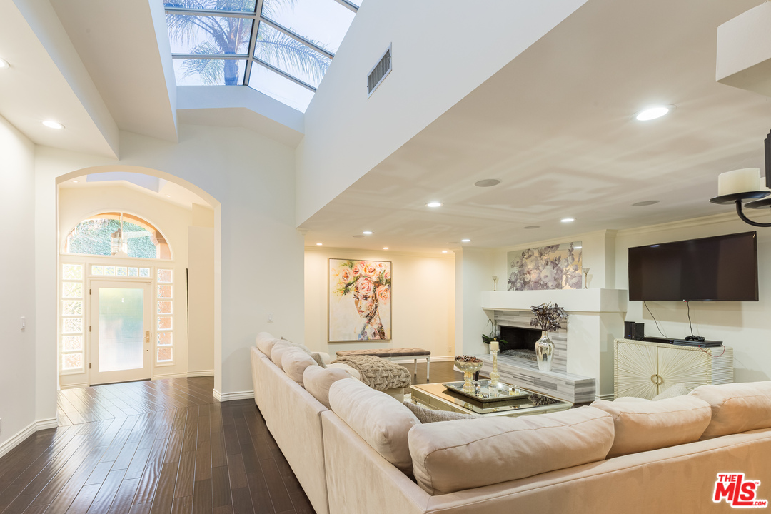 2725 Ellison Drive Beverly Hills, CA 90210 - Photo 1 of 30