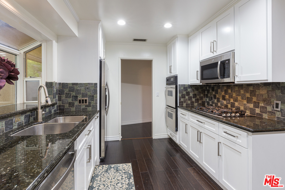 2725 Ellison Drive Beverly Hills, CA 90210 - Photo 12 of 30