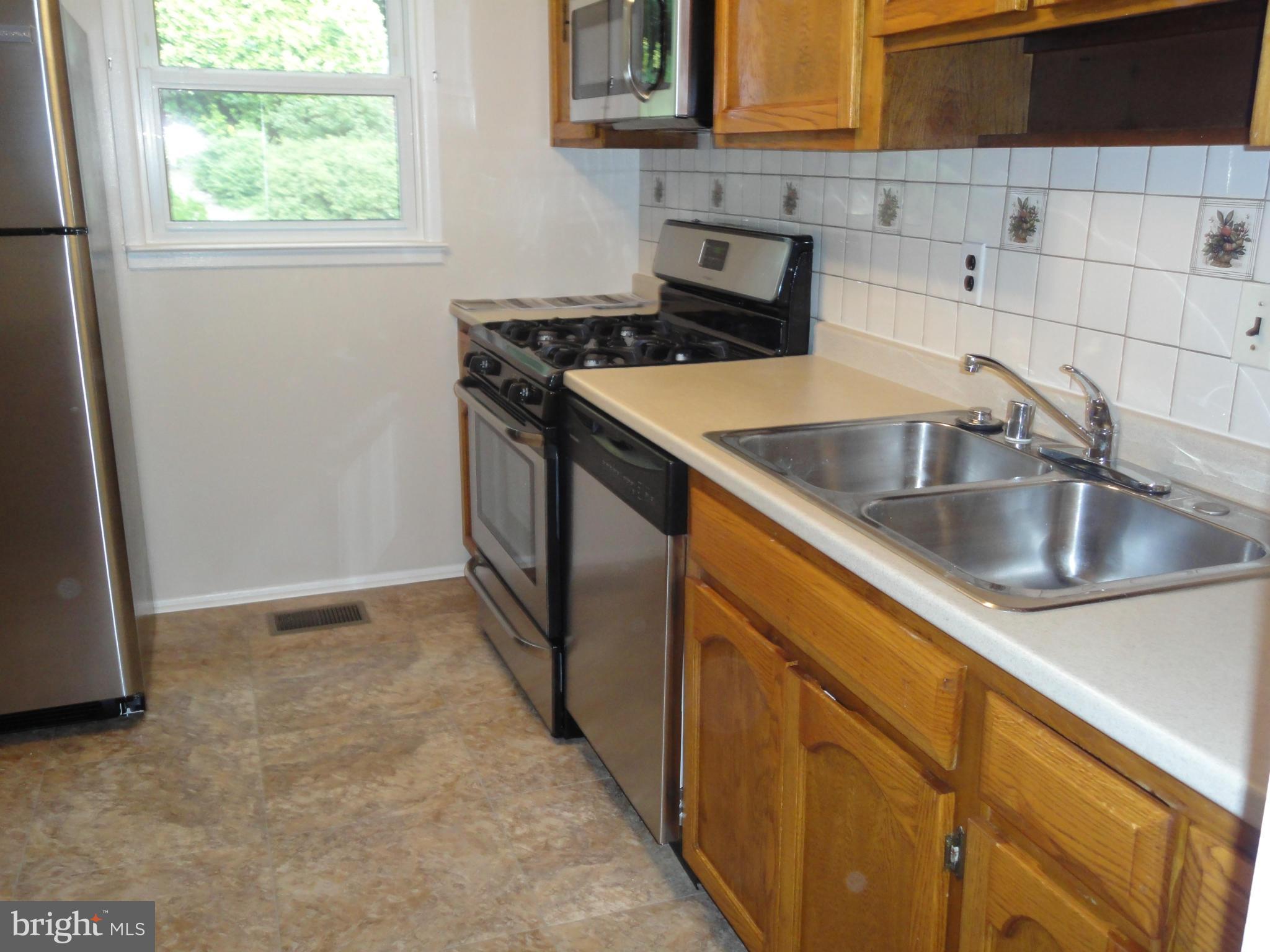 4514 Glendale Road Woodbridge, VA 22193 - Photo 7 of 10 Kitchen