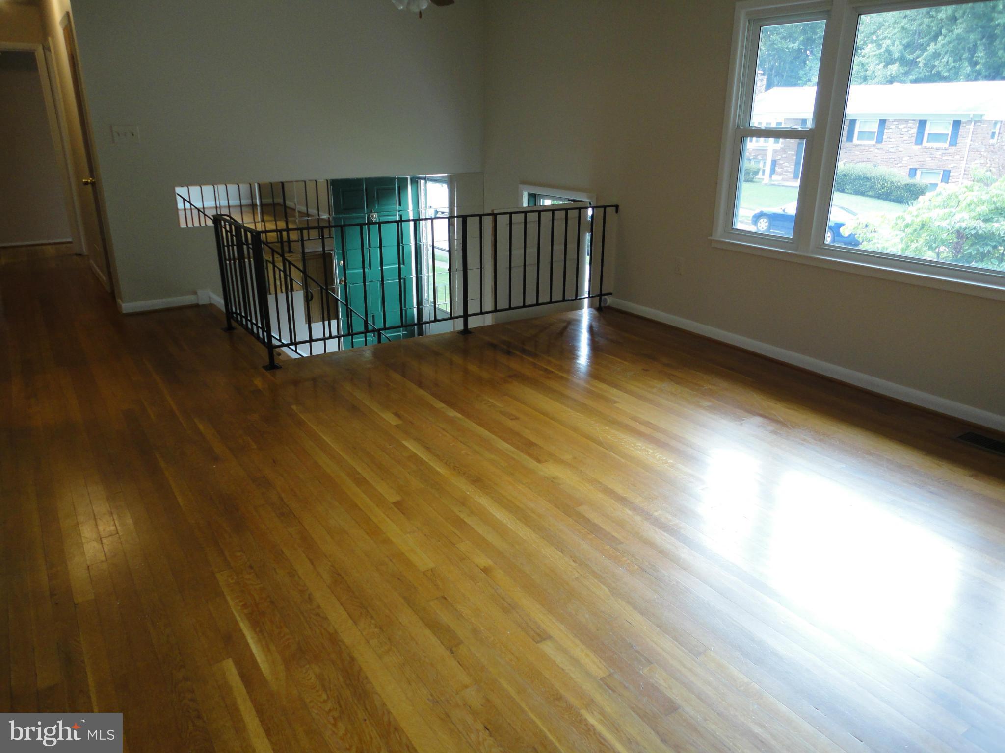 4514 Glendale Road Woodbridge, VA 22193 - Photo 9 of 10 Living Room