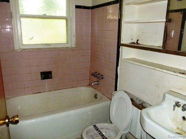 27206 Colgate Street Inkster, MI 48141 - Photo 7 of 10 261-788964 - BATHROOM