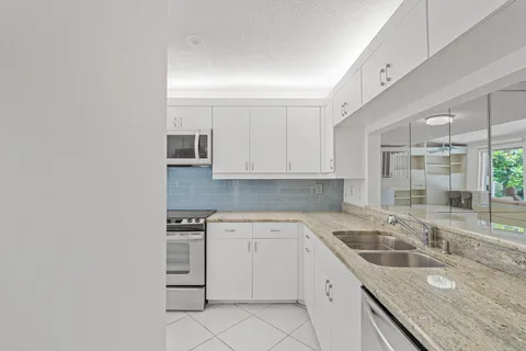 $749,999 | 4825 Northwest 98th Place, Doral, FL 33178