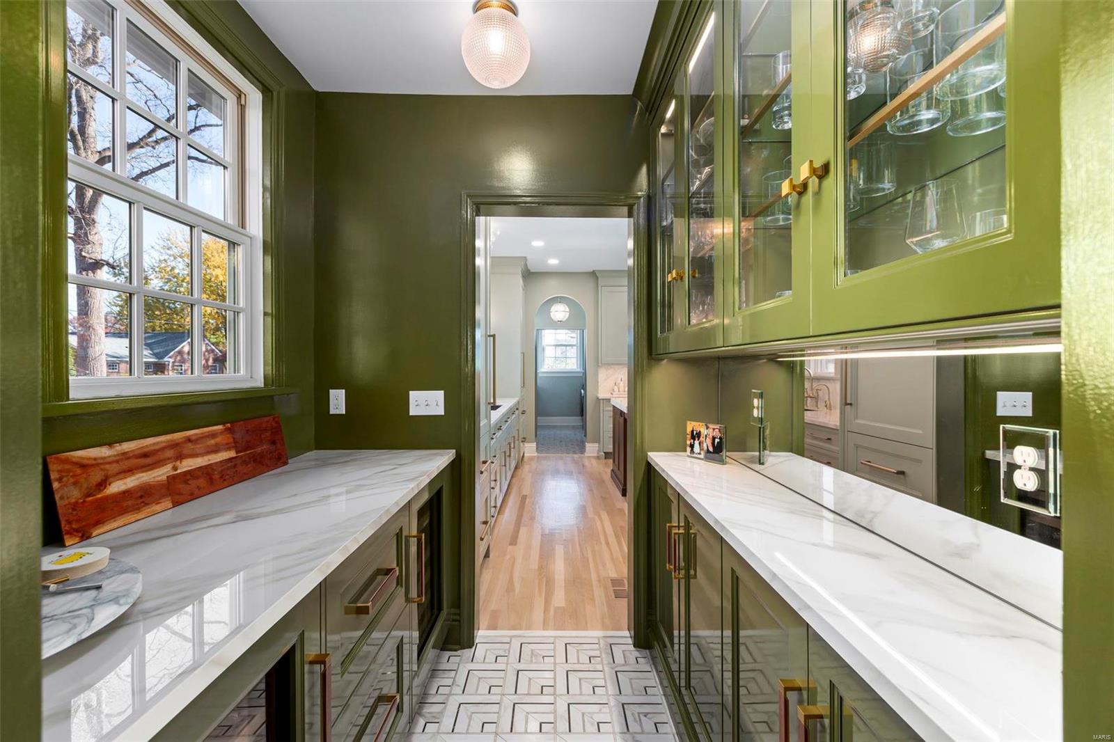 220 Blackmer Place Webster Groves, MO 63119 - Photo 9 of 37