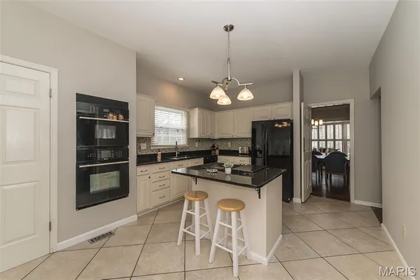 $589,000 | 14380 Cedar Springs Drive, Chesterfield, MO 63017