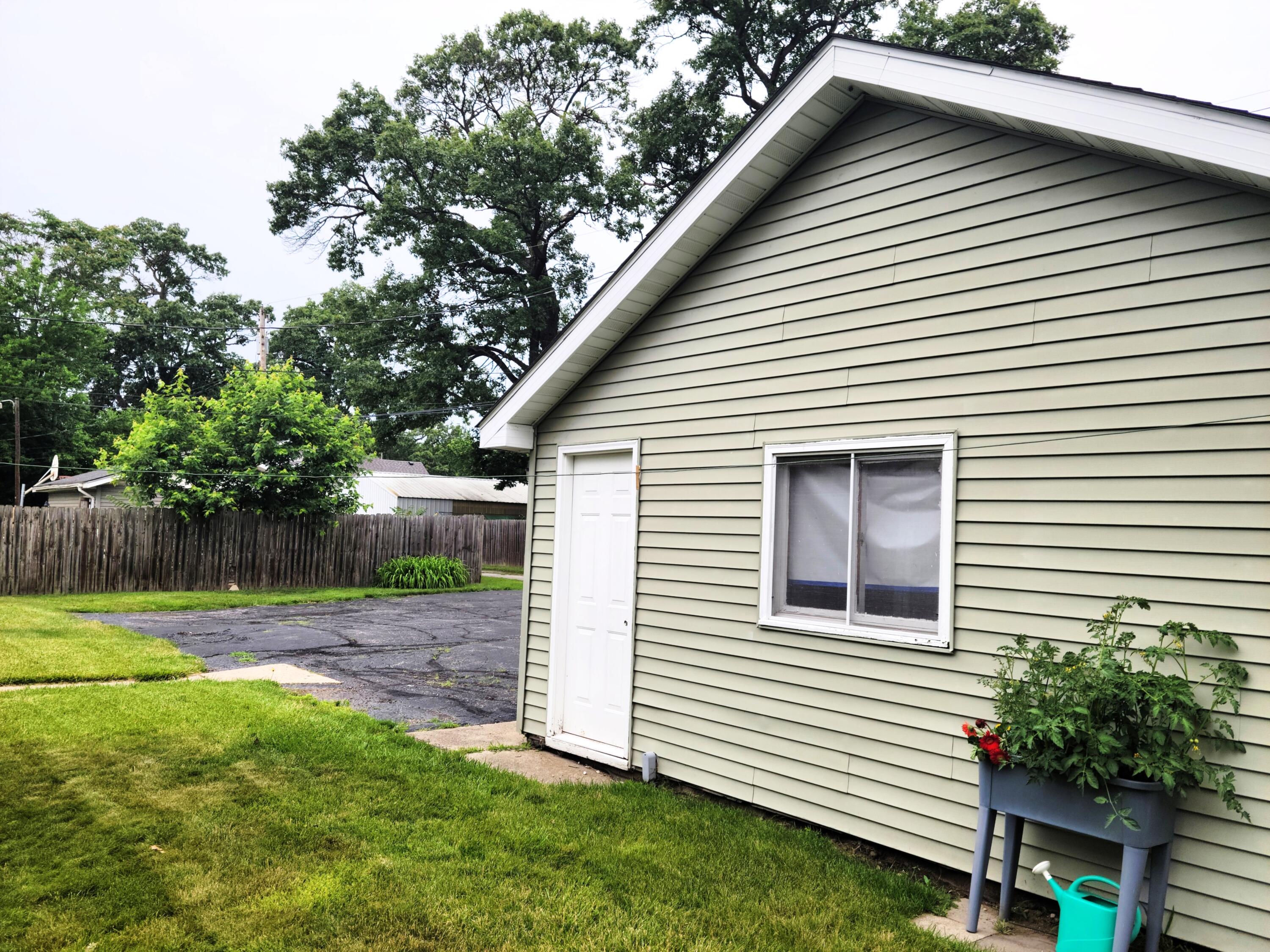 1122 Devonshire Street Hobart, IN 46342 - Photo 28 of 33 3000x2250