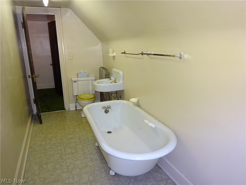 3061 Chadbourne Road Cleveland, OH 44120 - Photo 30 of 35