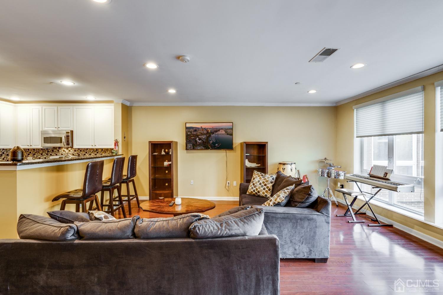 368 Rector Street, Unit 418 Perth Amboy, NJ 08861 - Photo 5 of 48 a living room with furniture and kitchen view