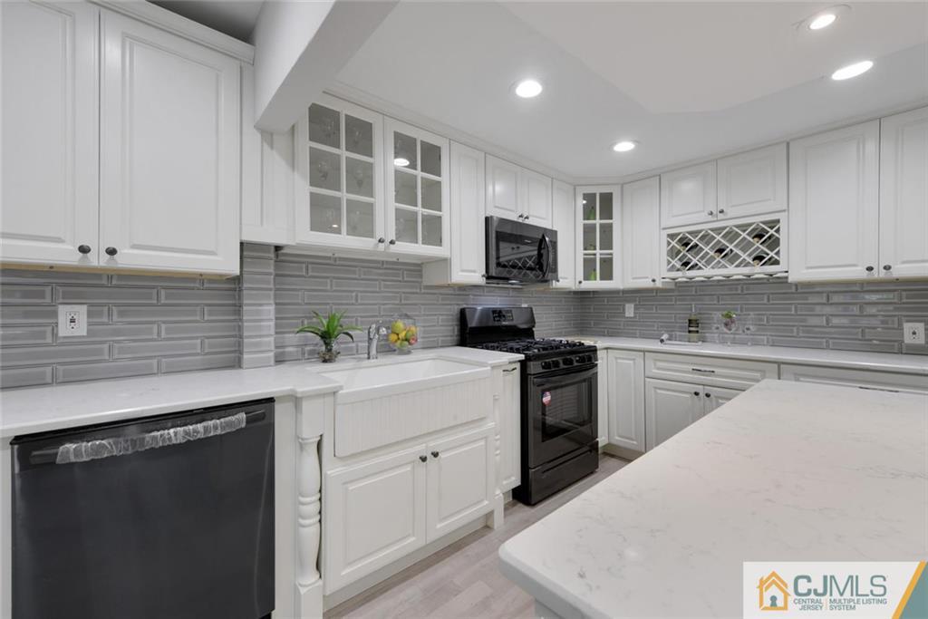 18 Old Ridge Road Monmouth Junction, NJ 08852 - Photo 8 of 25 a kitchen with a sink stove and microwave