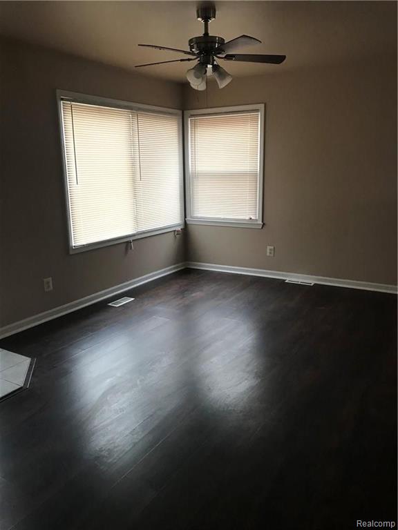 14292 Hendricks Avenue Warren, MI 48089 - Photo 4 of 11