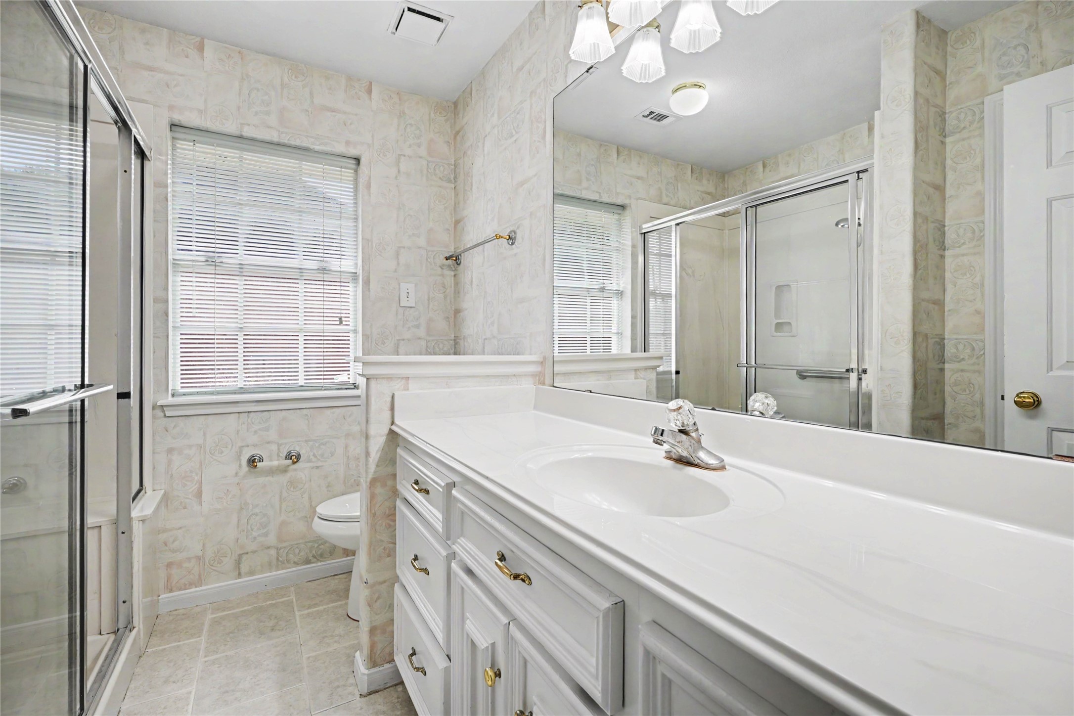 13229 Rene Circle Santa Fe, TX 77510 - Photo 23 of 31 Hall bath sits between two bedrooms