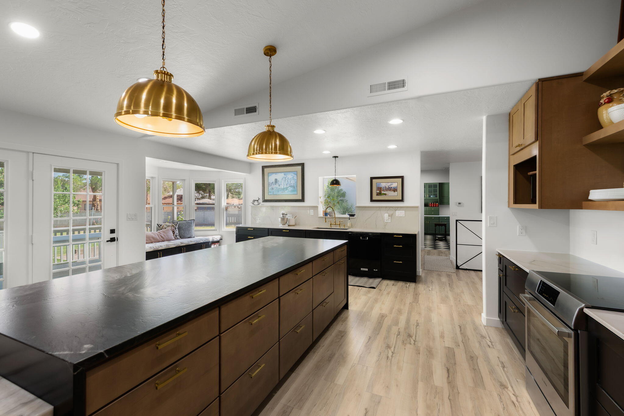 558 Del Mar Drive St. George, UT 84790 - Photo 14 of 74 Kitchen, main level