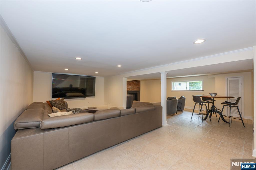 15 Congress Road Emerson, NJ 07630 - Photo 18 of 48
