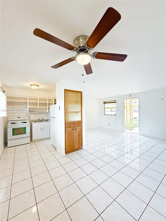 $1,550 | 1401 Grant Street, Unit 3, Hollywood, FL 33020
